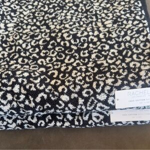 2 Rachel Zoe Animal Print Cheetah 56” x 30” Bath Towel Set Black White New Set 2